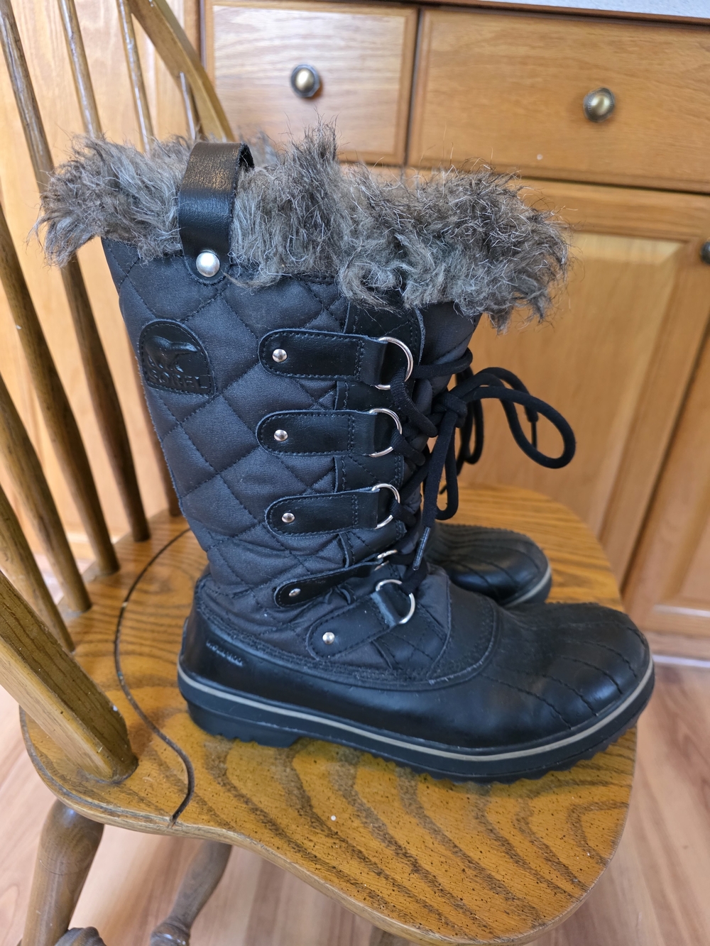 Sorel Tofino Size 8 Black Winter Boots with Fur Cuff